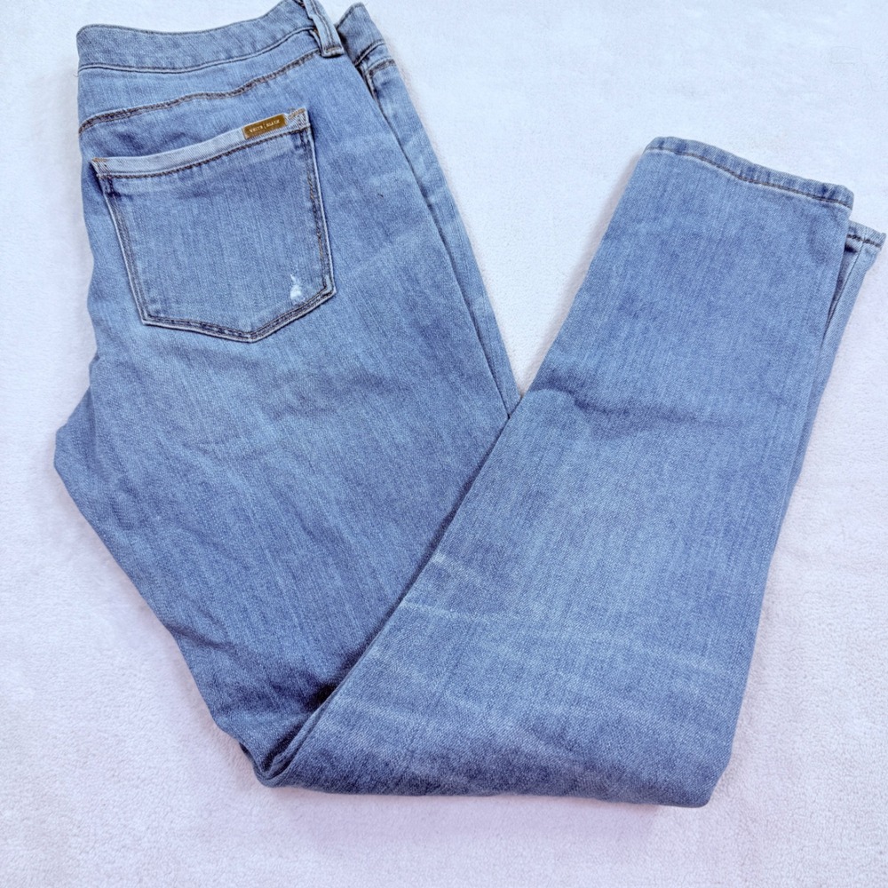 White House Black Market Girlfriend Jeans Light Wash Distressed Ripped Size 2‎